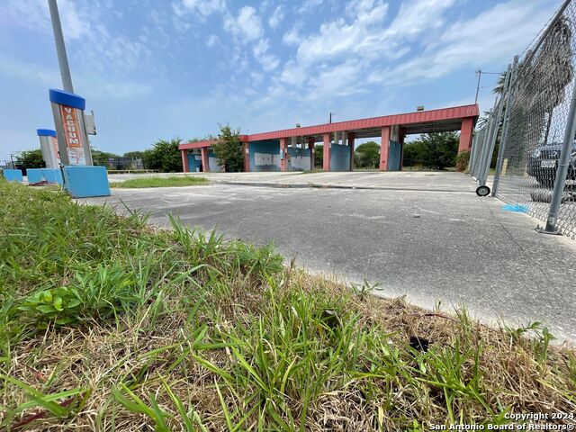 4607 Castle Cross Property Photo 5