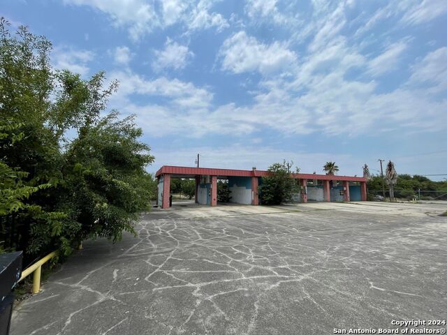 4607 Castle Cross Property Photo 6