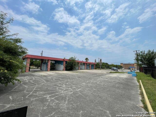 4607 Castle Cross Property Photo 8