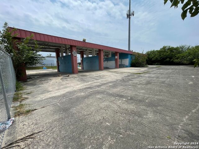 4607 Castle Cross Property Photo 9