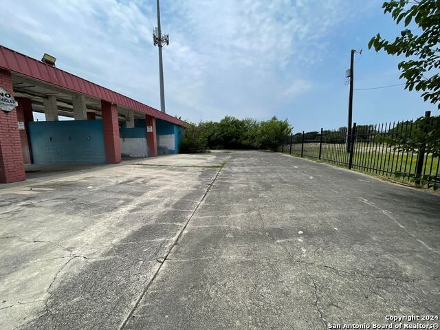4607 Castle Cross Property Photo 11
