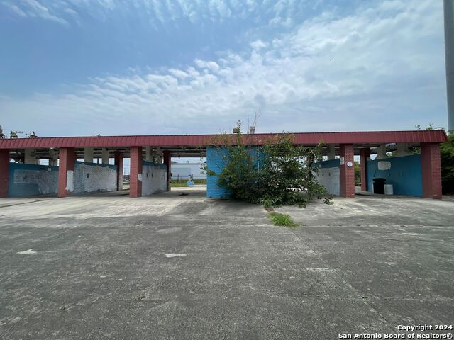 4607 Castle Cross Property Photo 13