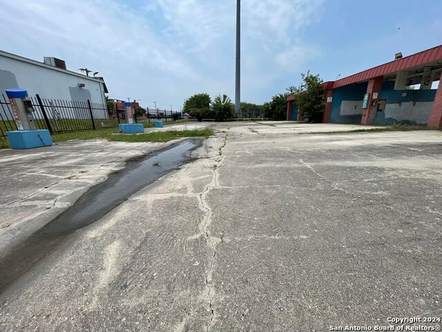 4607 Castle Cross Property Photo 17