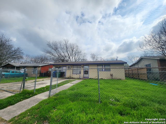 438 Park Plaza Property Photo 1
