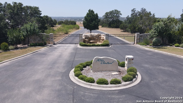 1235 Rio Central Property Photo 1
