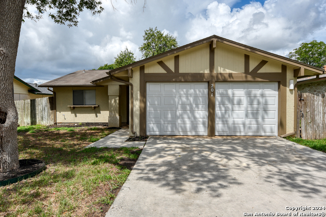 201 DE VACA Property Photo 1
