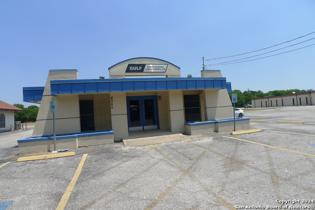 4045 E Southcross Blvd Property Photo