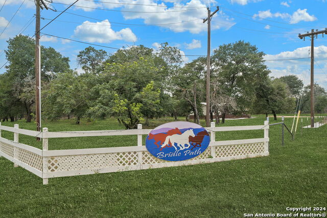 105 Bridlewood Path Property Photo 1
