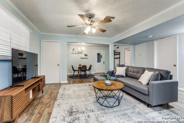738 Marquette Property Photo 3
