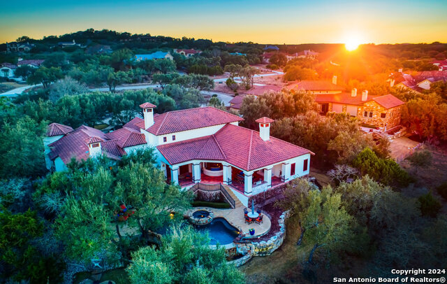 211 AUGUSTA Property Photo 1