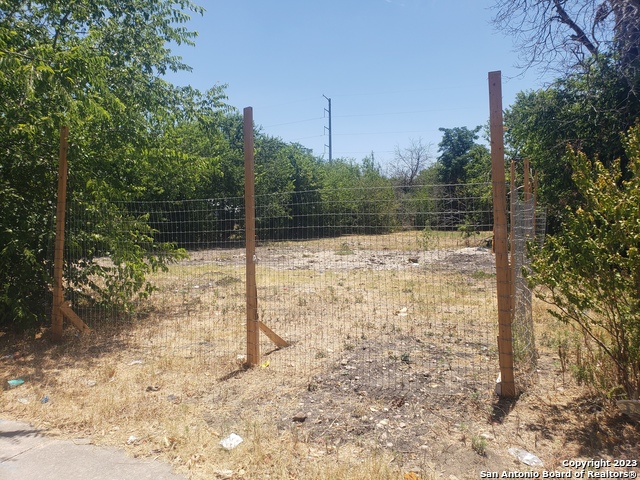 1710 Hays St Property Photo 2