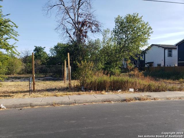 1710 Hays St Property Photo 4