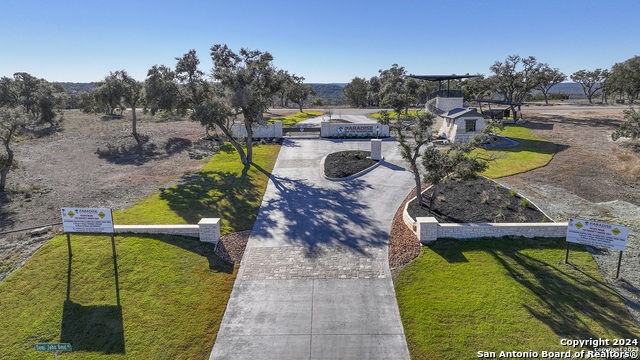 Undefined Property Photo 24