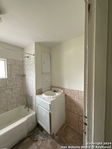 816 Culebra Rd Property Photo 8