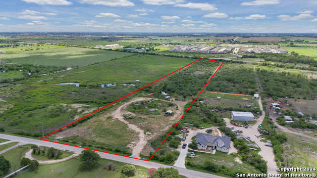 802 Country Lane Property Photo 6