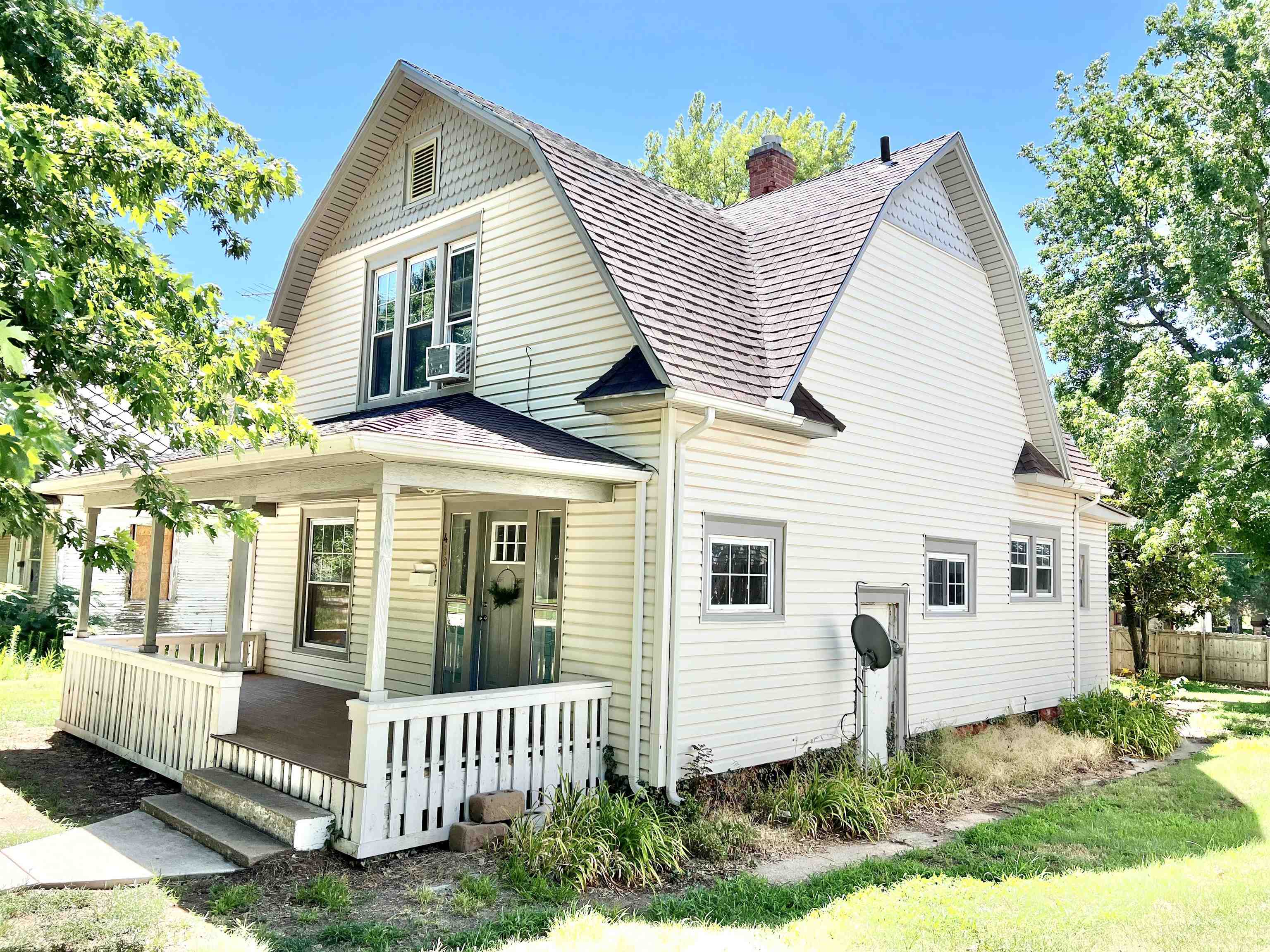 419 E C Ave Property Photo