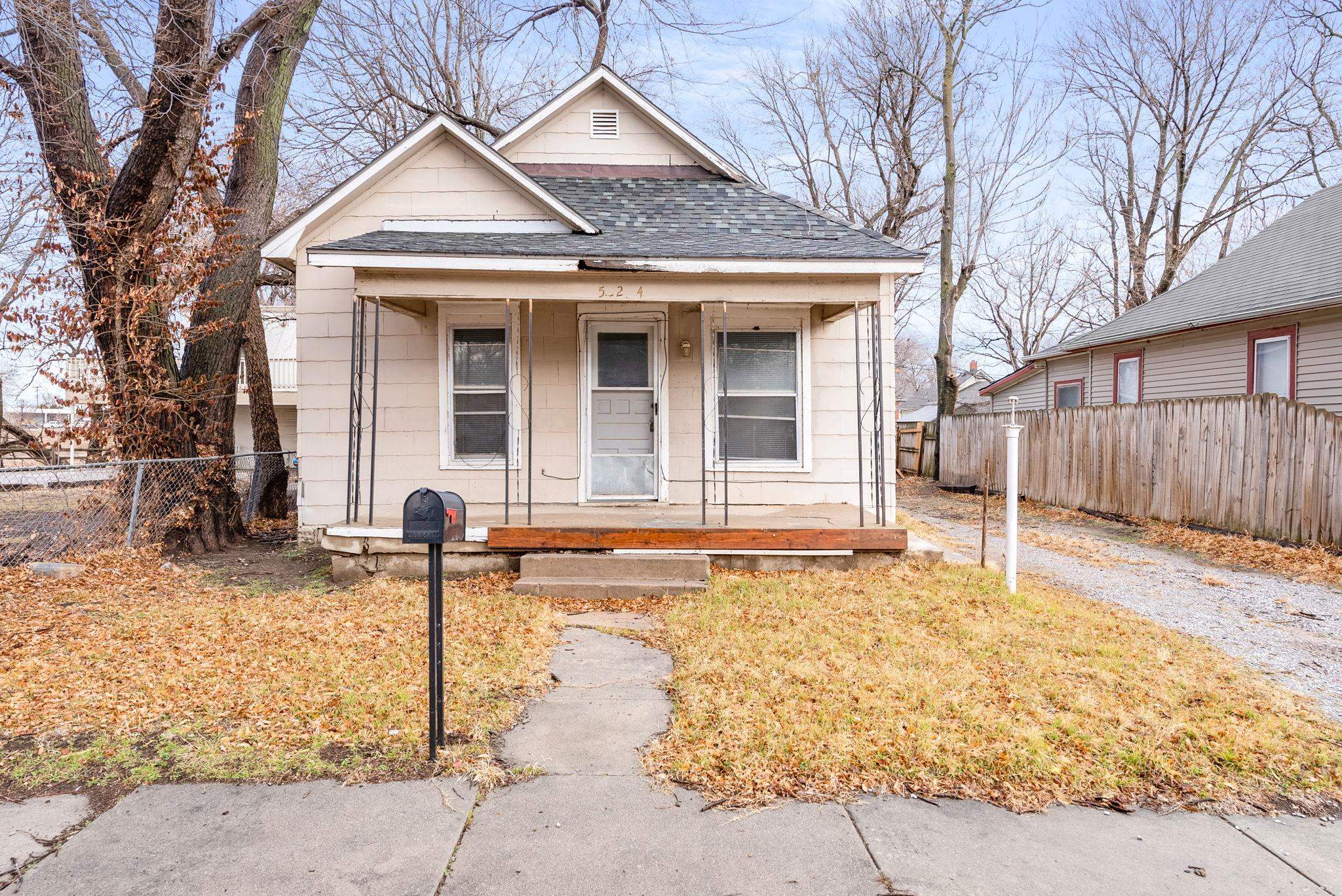 524 W Shirk St Property Photo 2