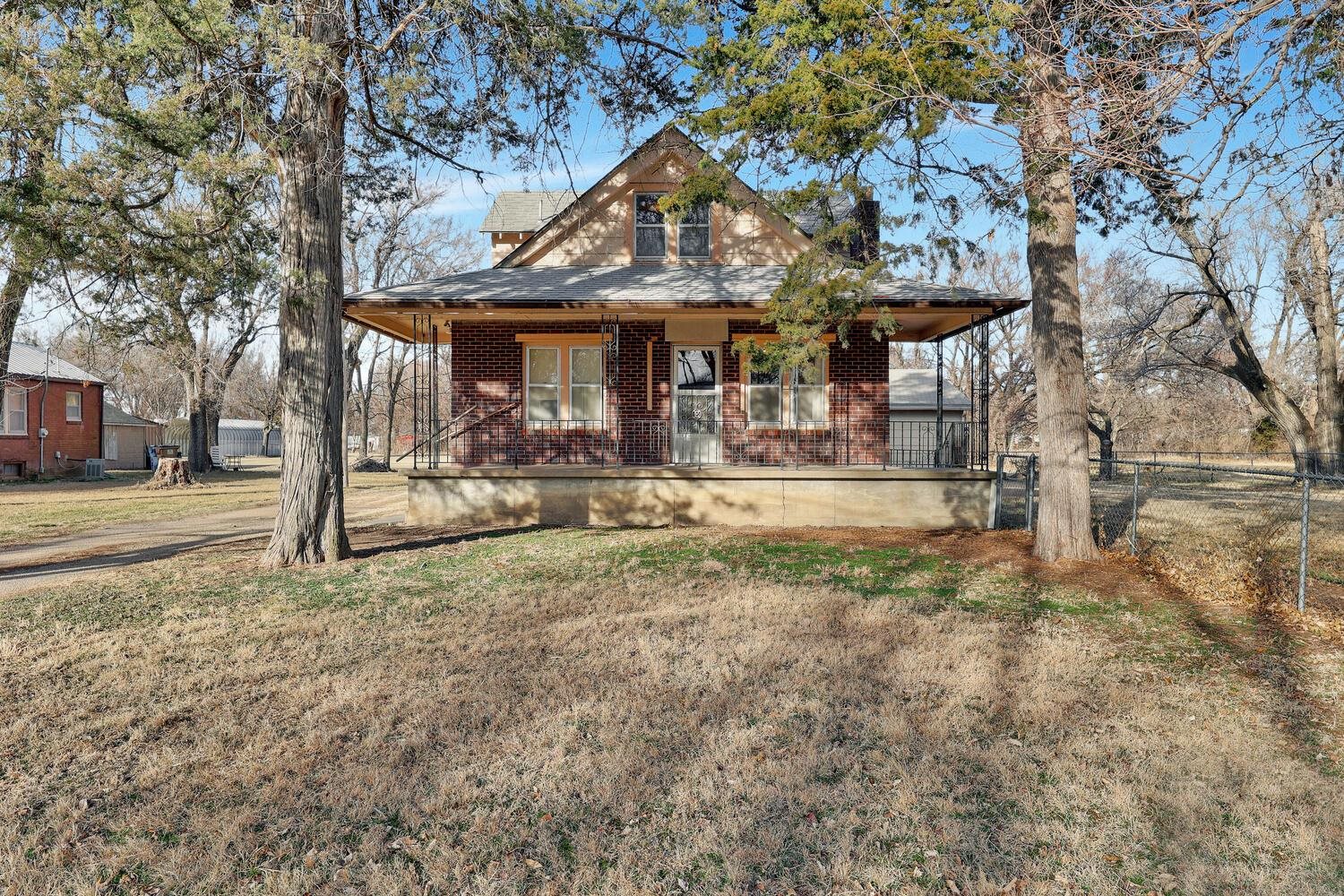 5243 N Valentine Rd Property Photo 1