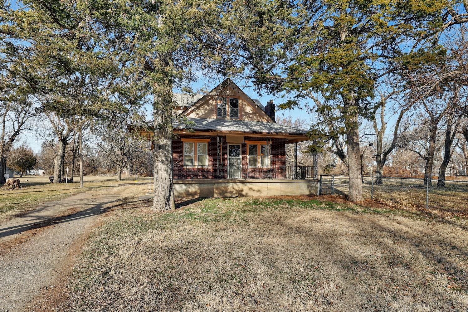 5243 N Valentine Rd Property Photo 2