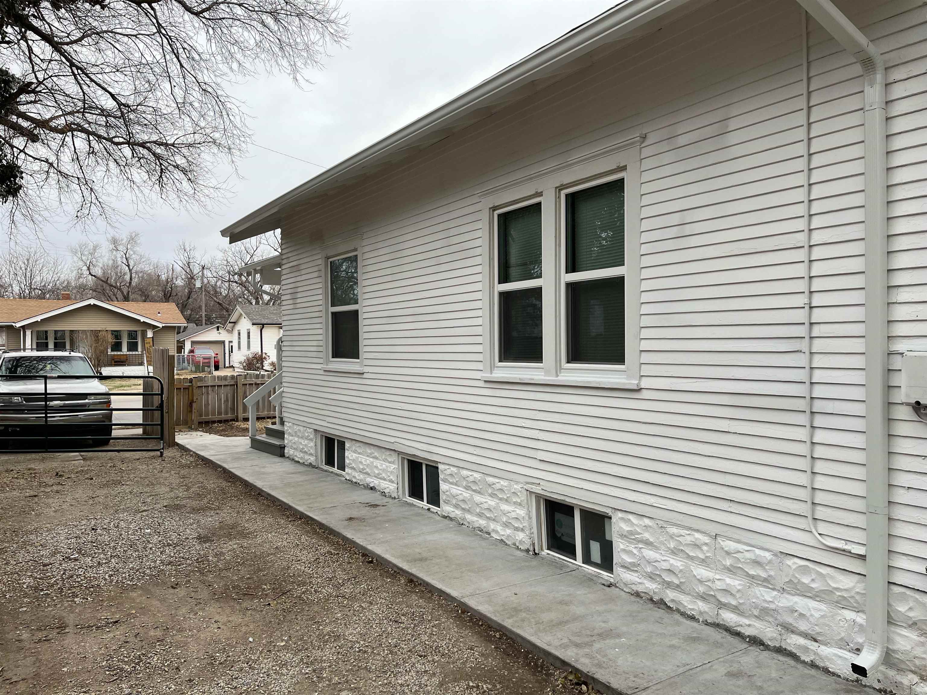 1118 S Hydraulic Property Photo 5