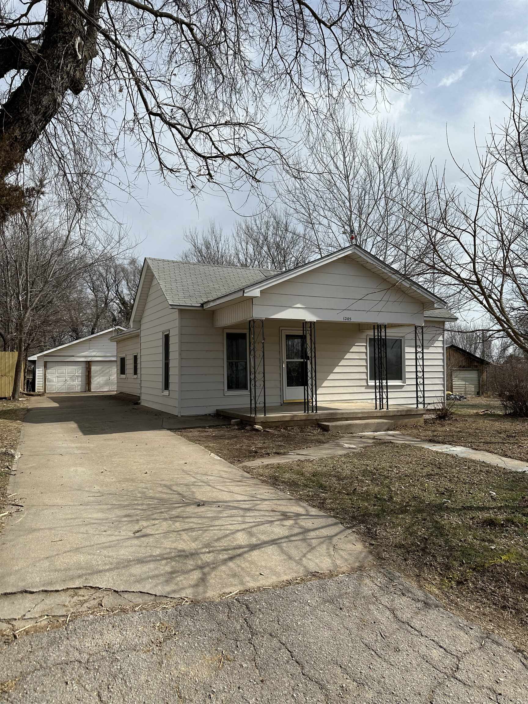 1205 S G Property Photo 1