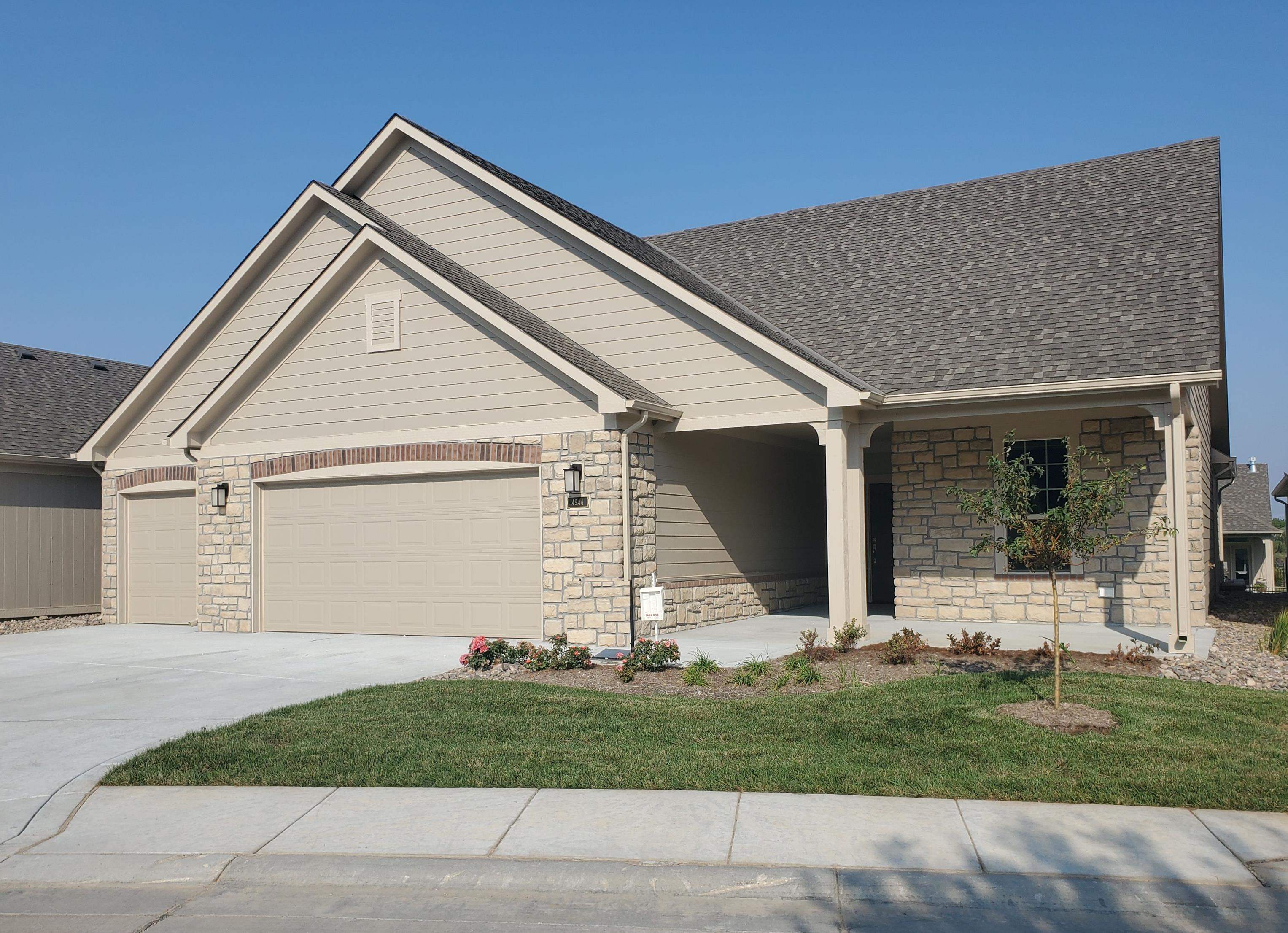 4944 N Prestwick Property Photo 1