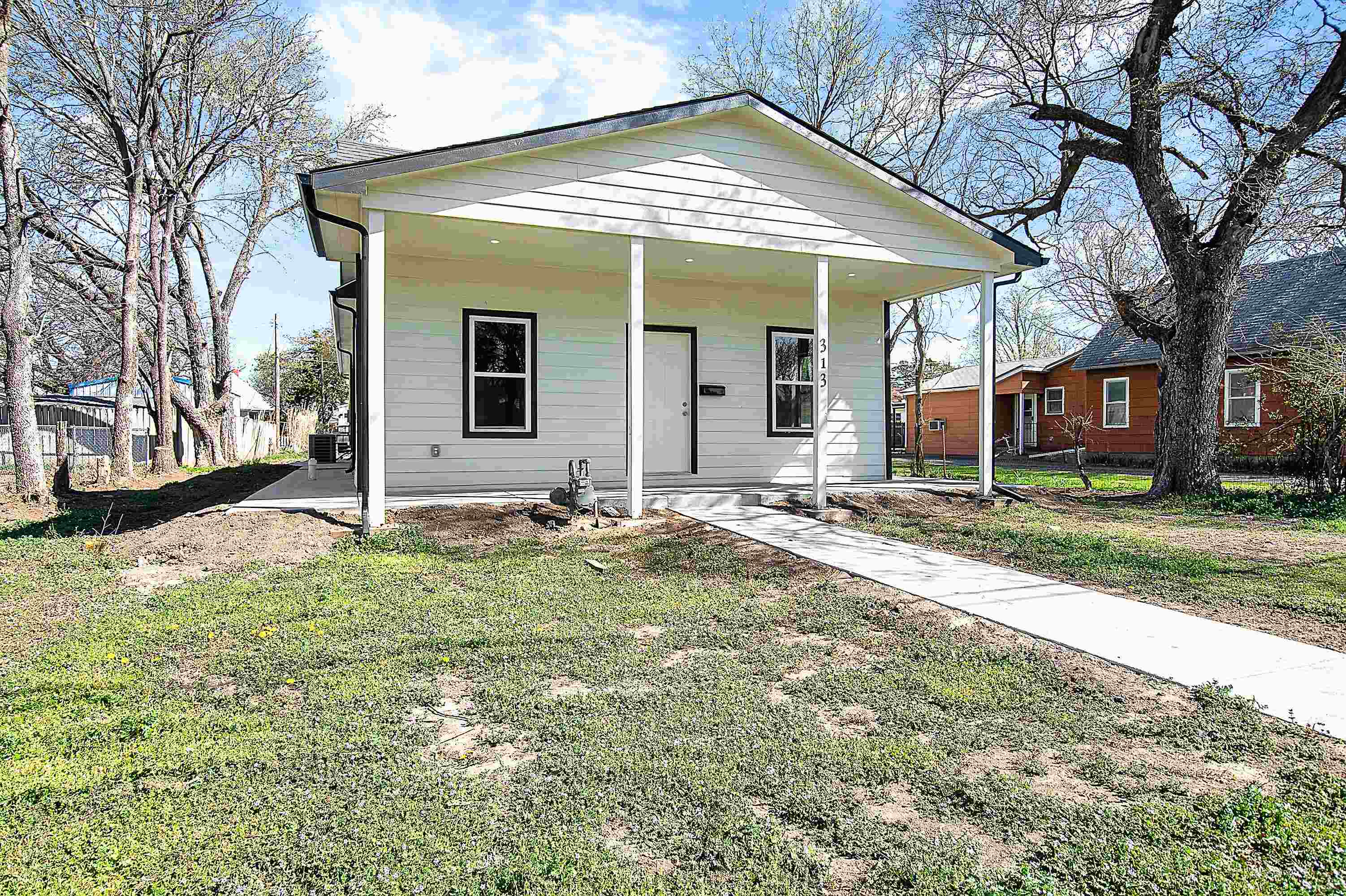 313 E 12th St Property Photo