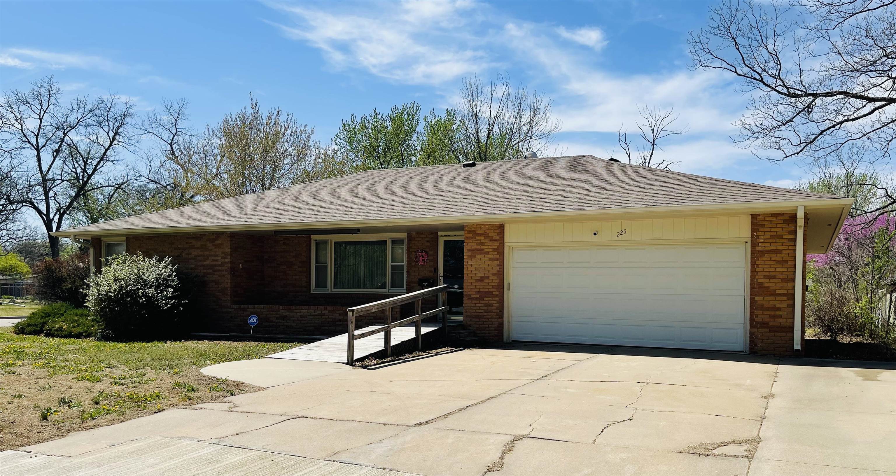 225 S Cedar Property Photo