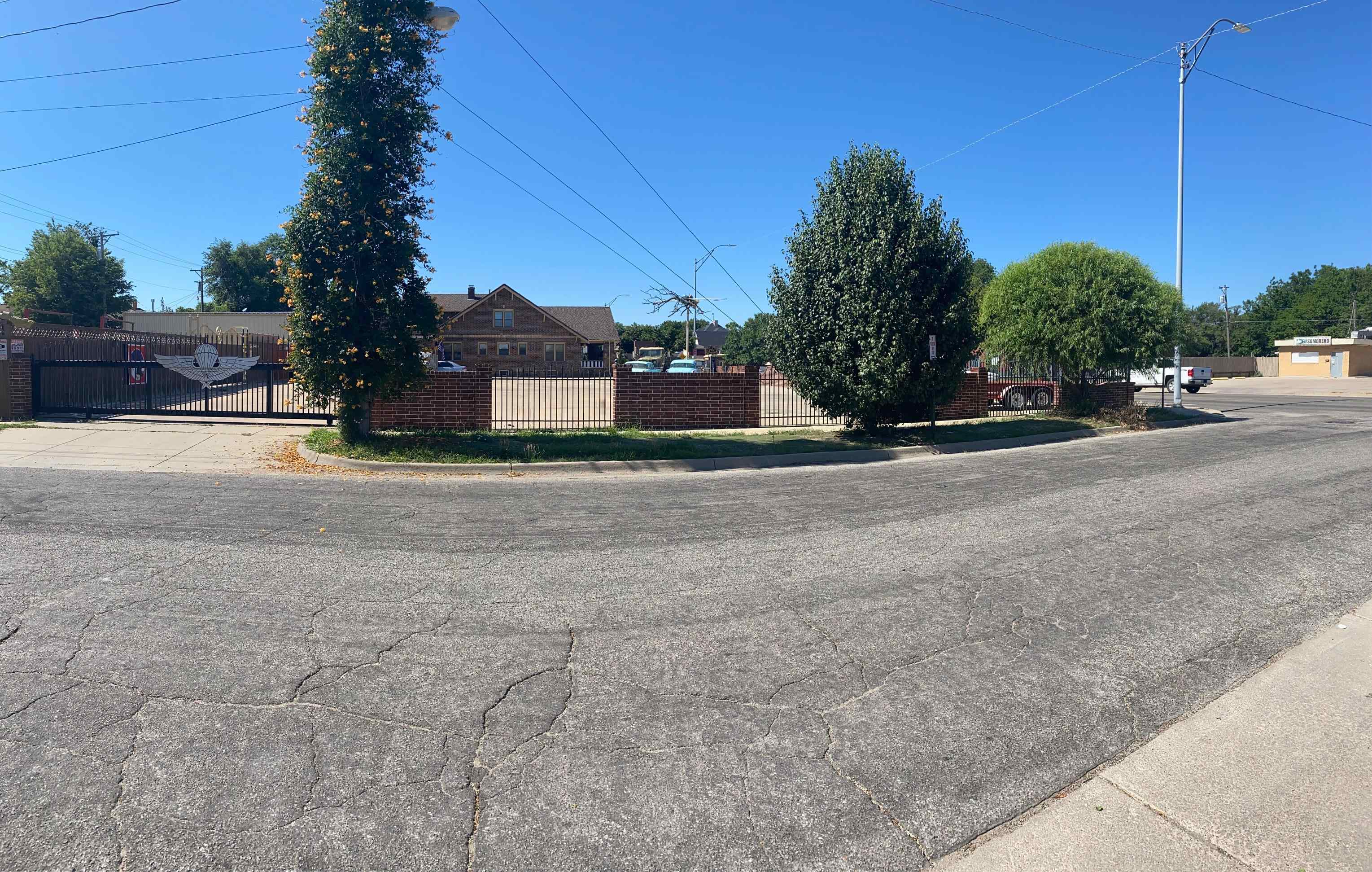 1442 N Broadway Ave Property Photo