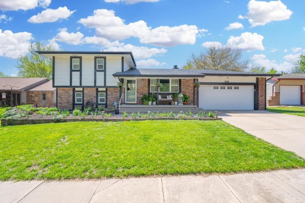233 Frontier Property Photo