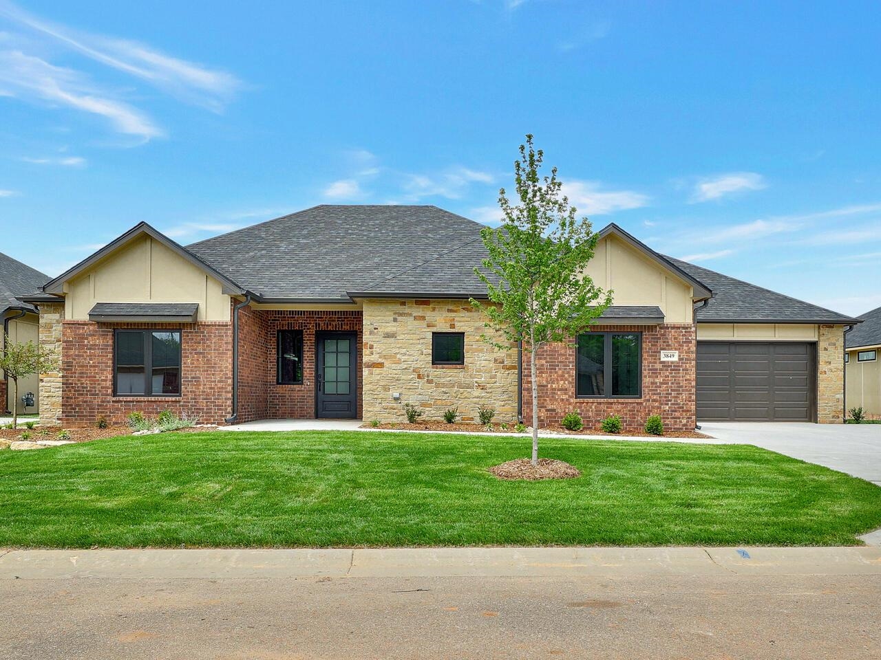 3849 N Brush Creek Property Photo