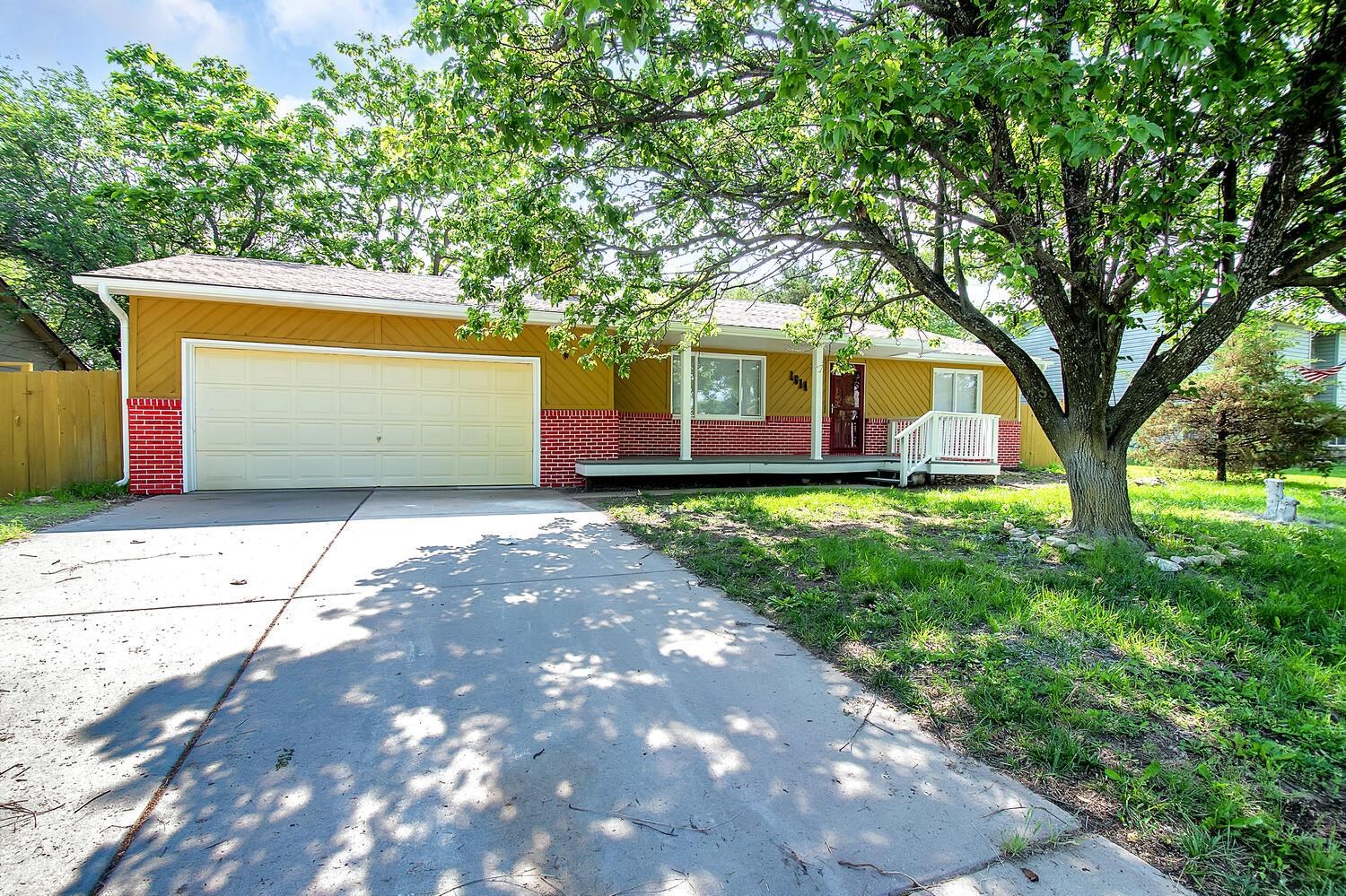 1614 Tanglewood Rd Property Photo