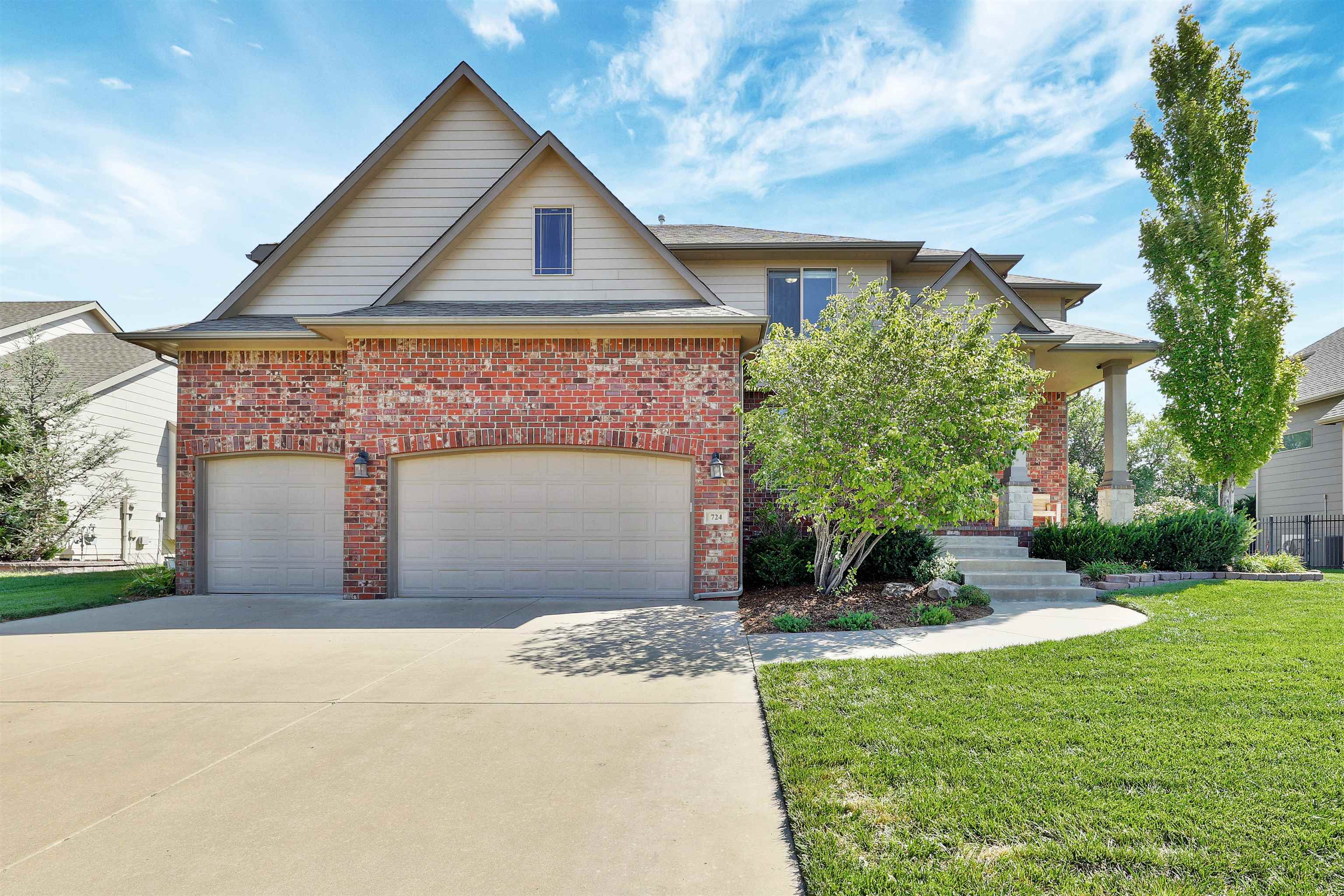 724 N Deerfield Cir Property Photo 1