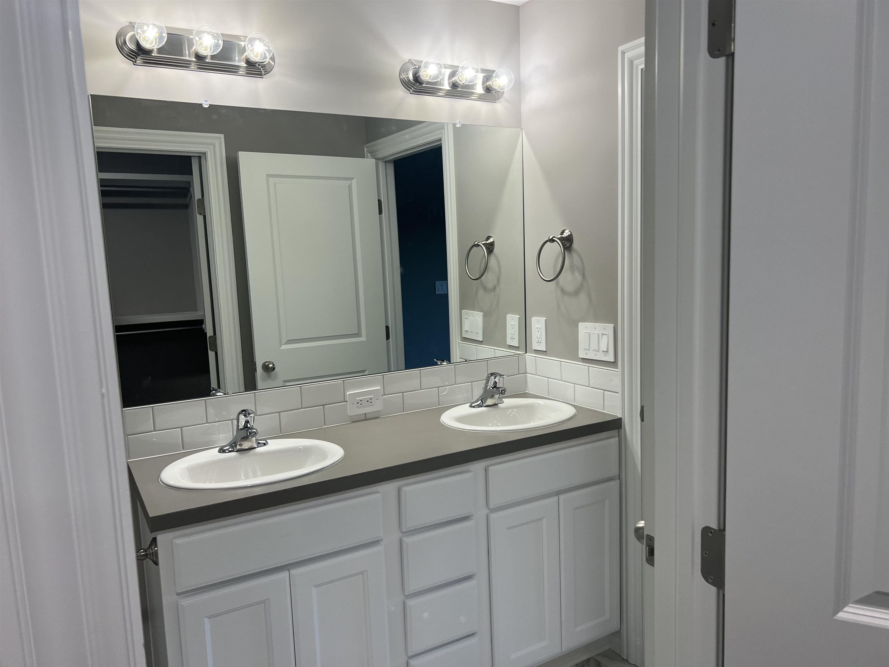 2327 S Hickory Creek St Property Photo 10