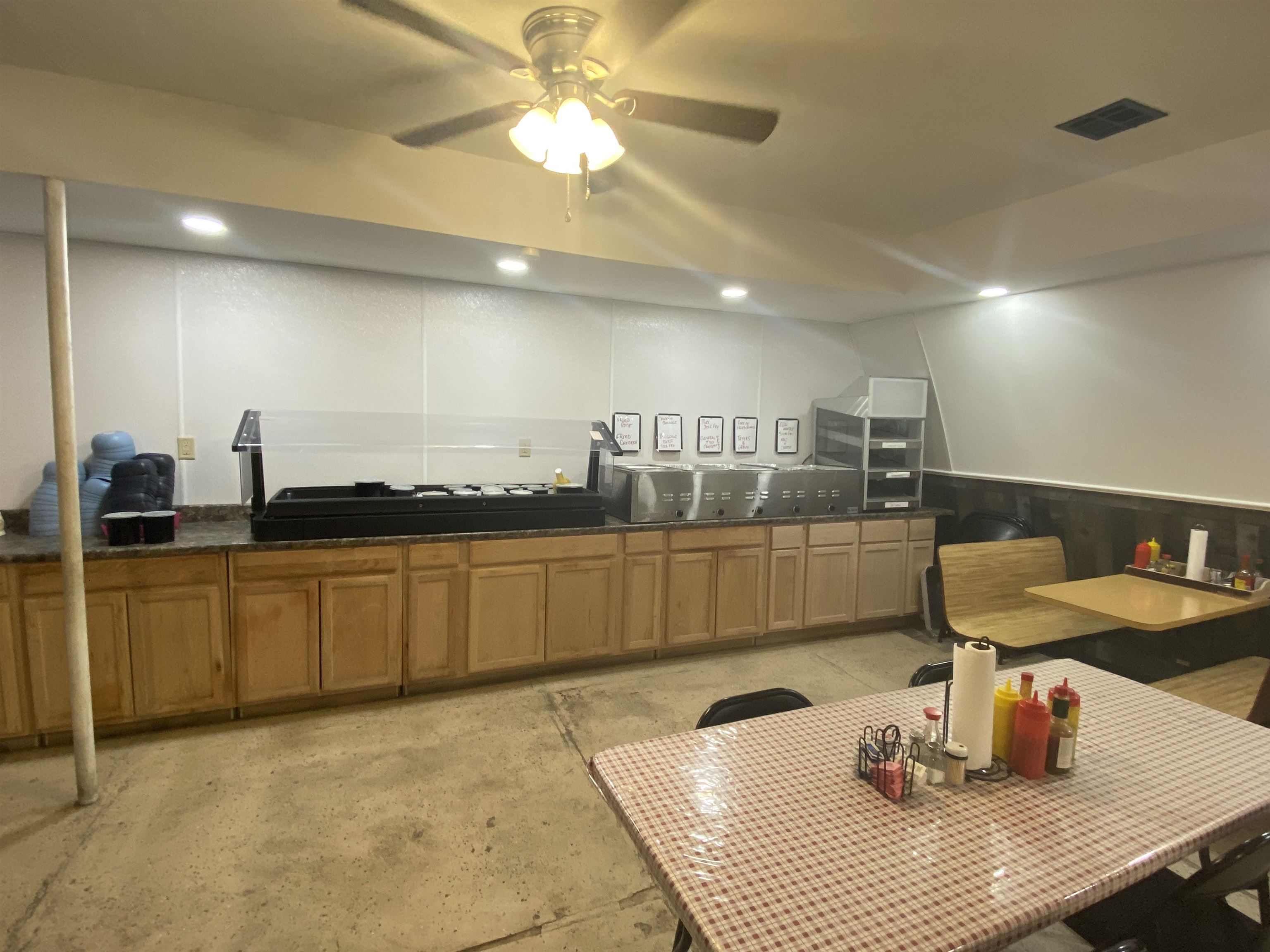 418 N Maple St Property Photo 5