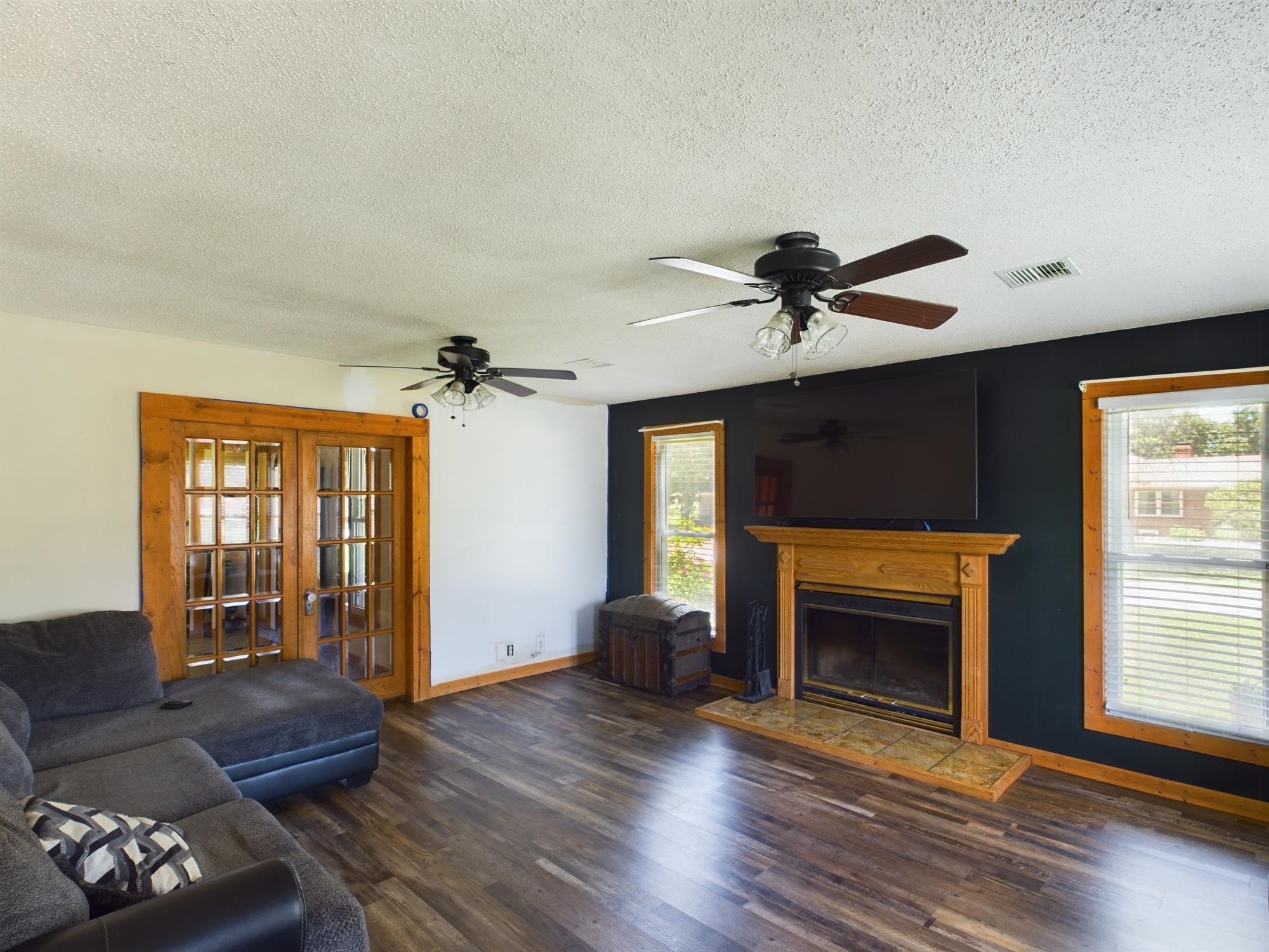 303 S Somerset St Property Photo 2