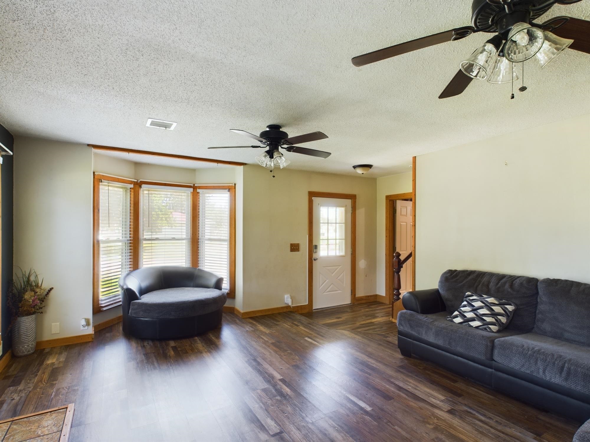 303 S Somerset St Property Photo 3