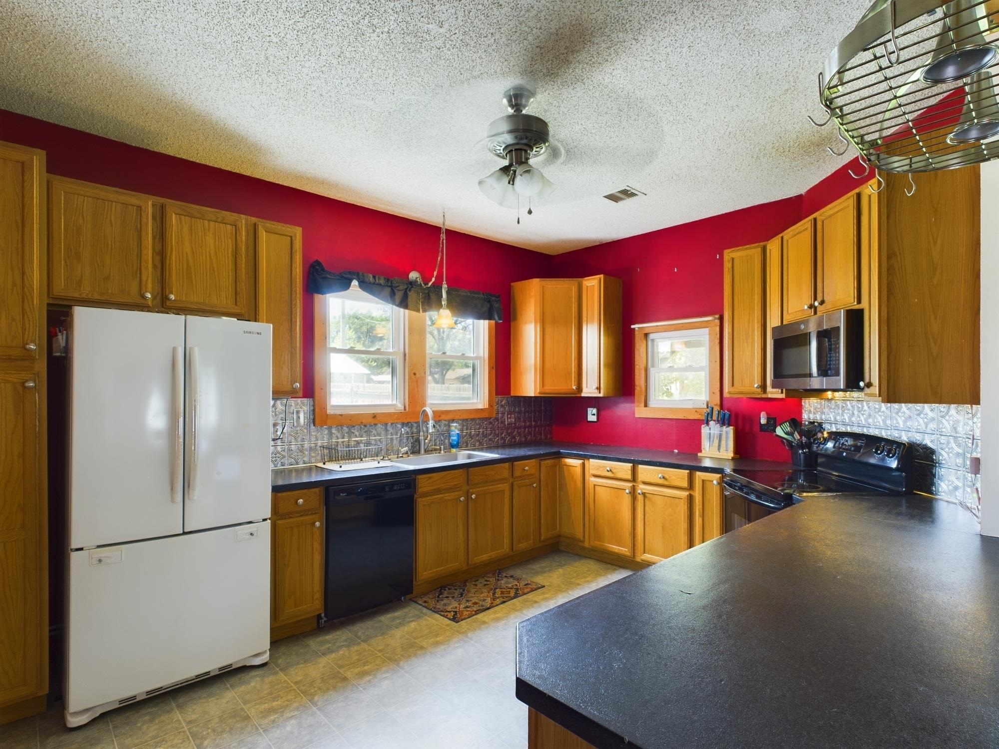 303 S Somerset St Property Photo 6