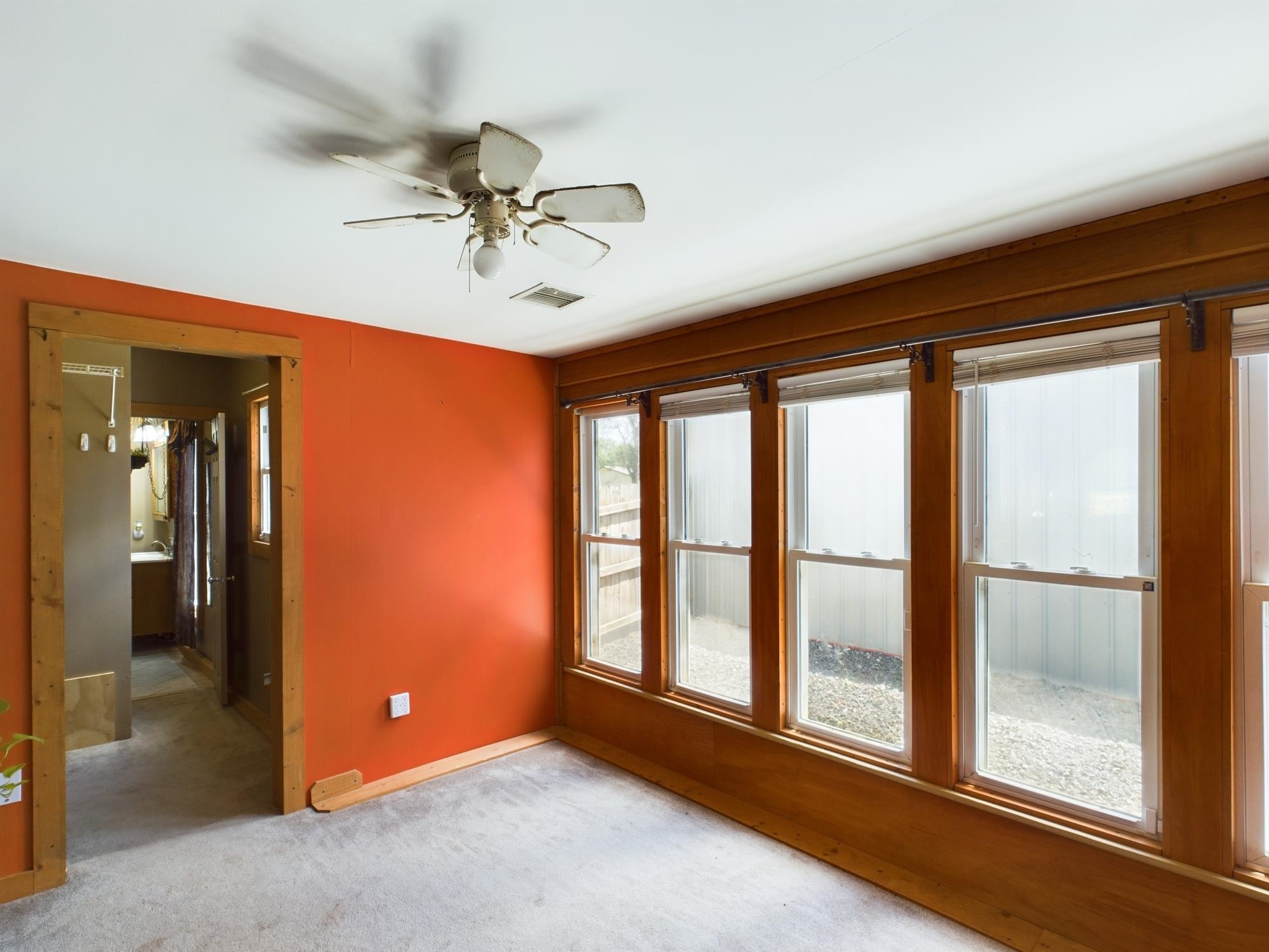 303 S Somerset St Property Photo 9