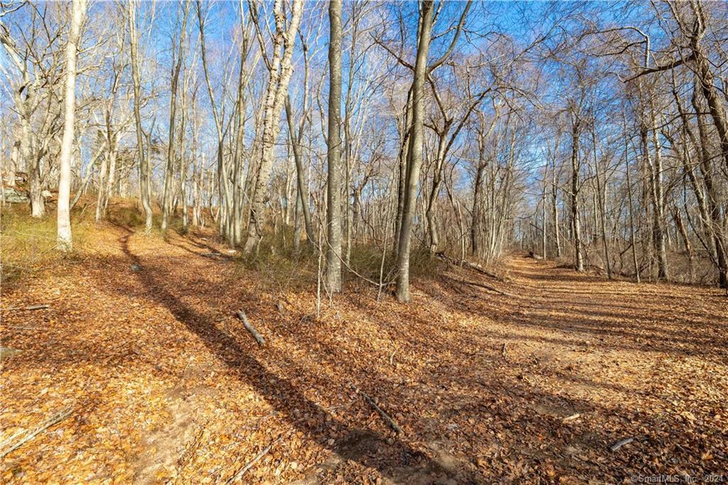 382 Middlesex Turnpike Property Photo 4