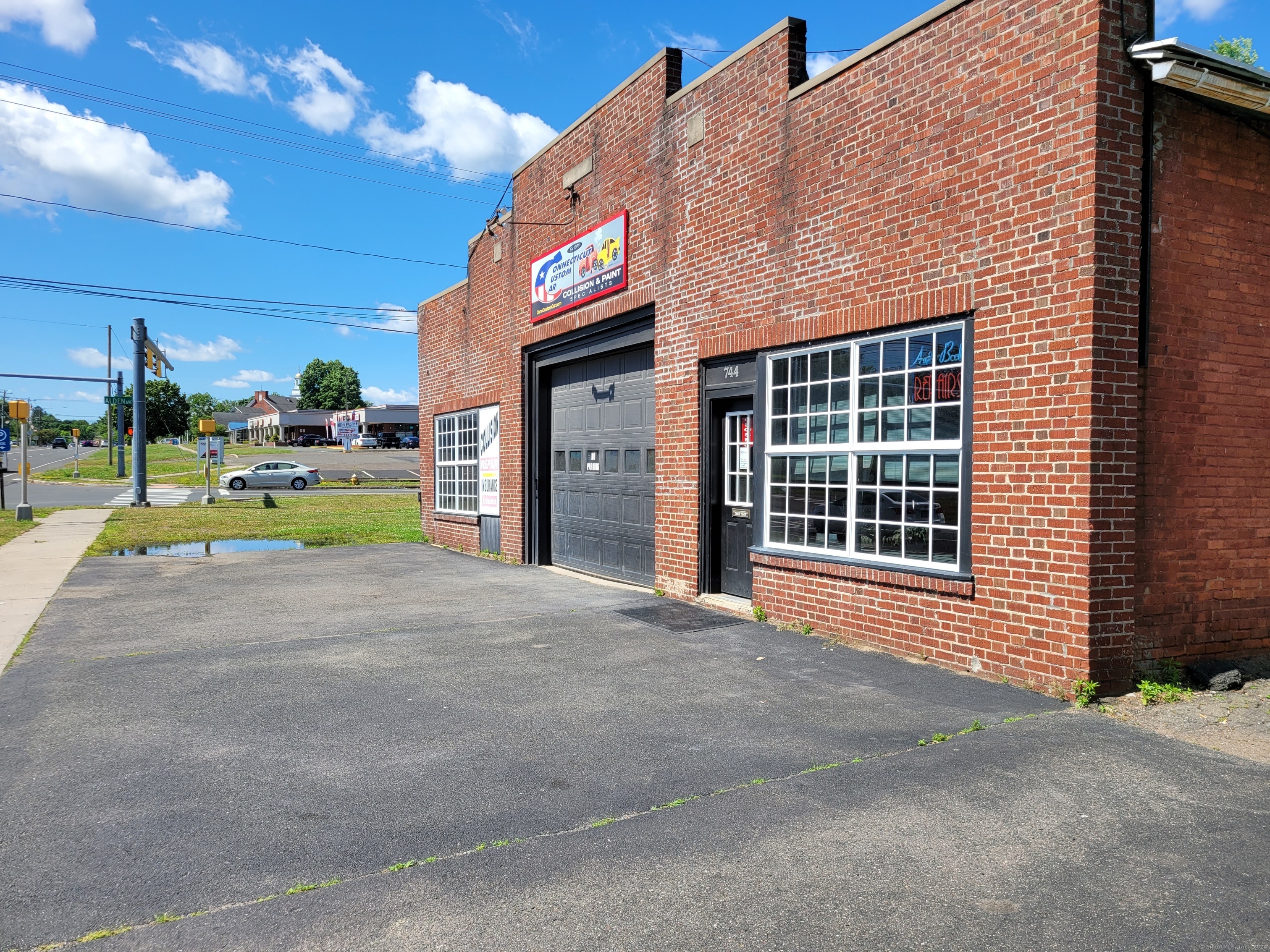 740 Enfield Street Property Photo 4