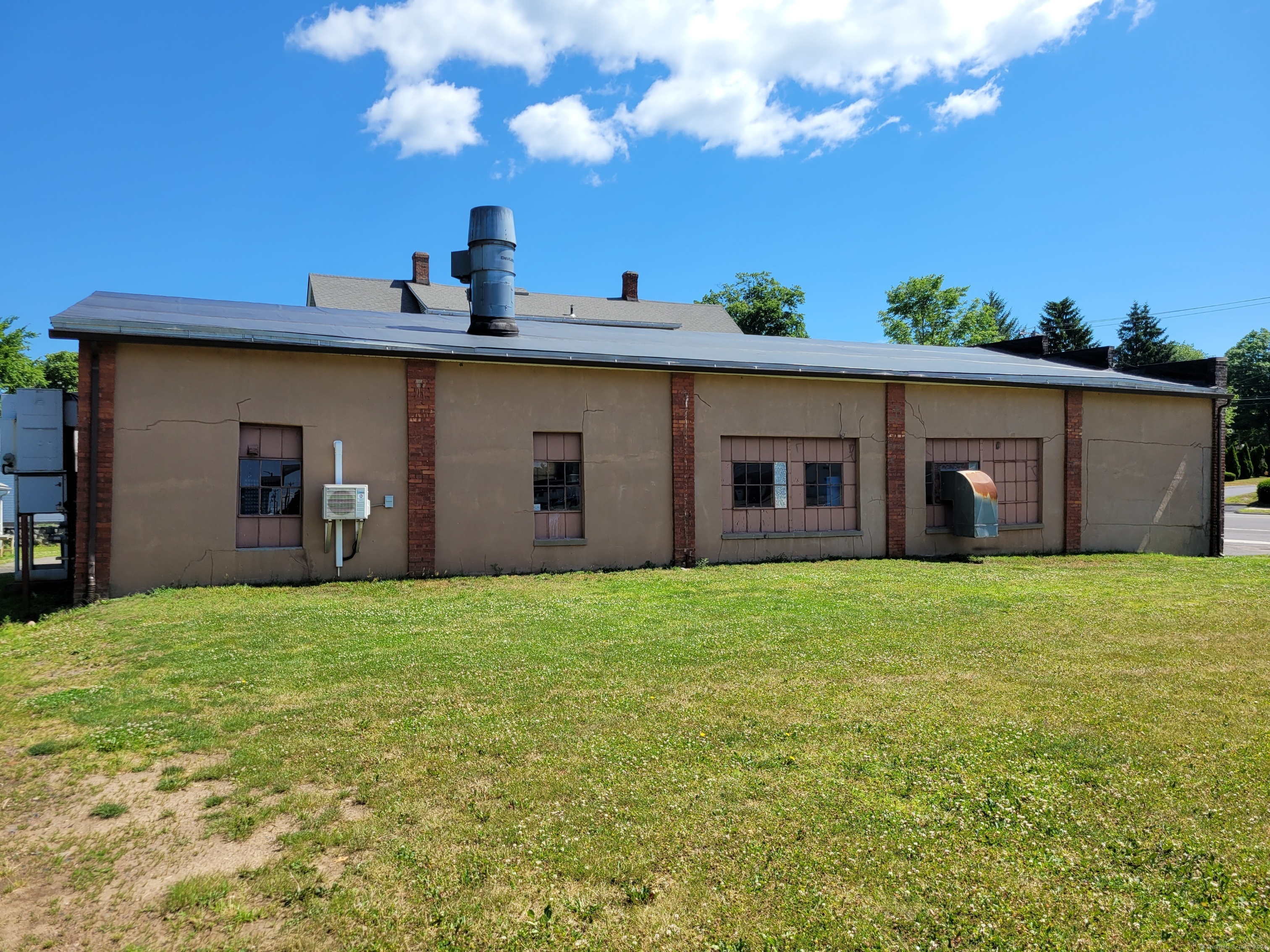 740 Enfield Street Property Photo 21