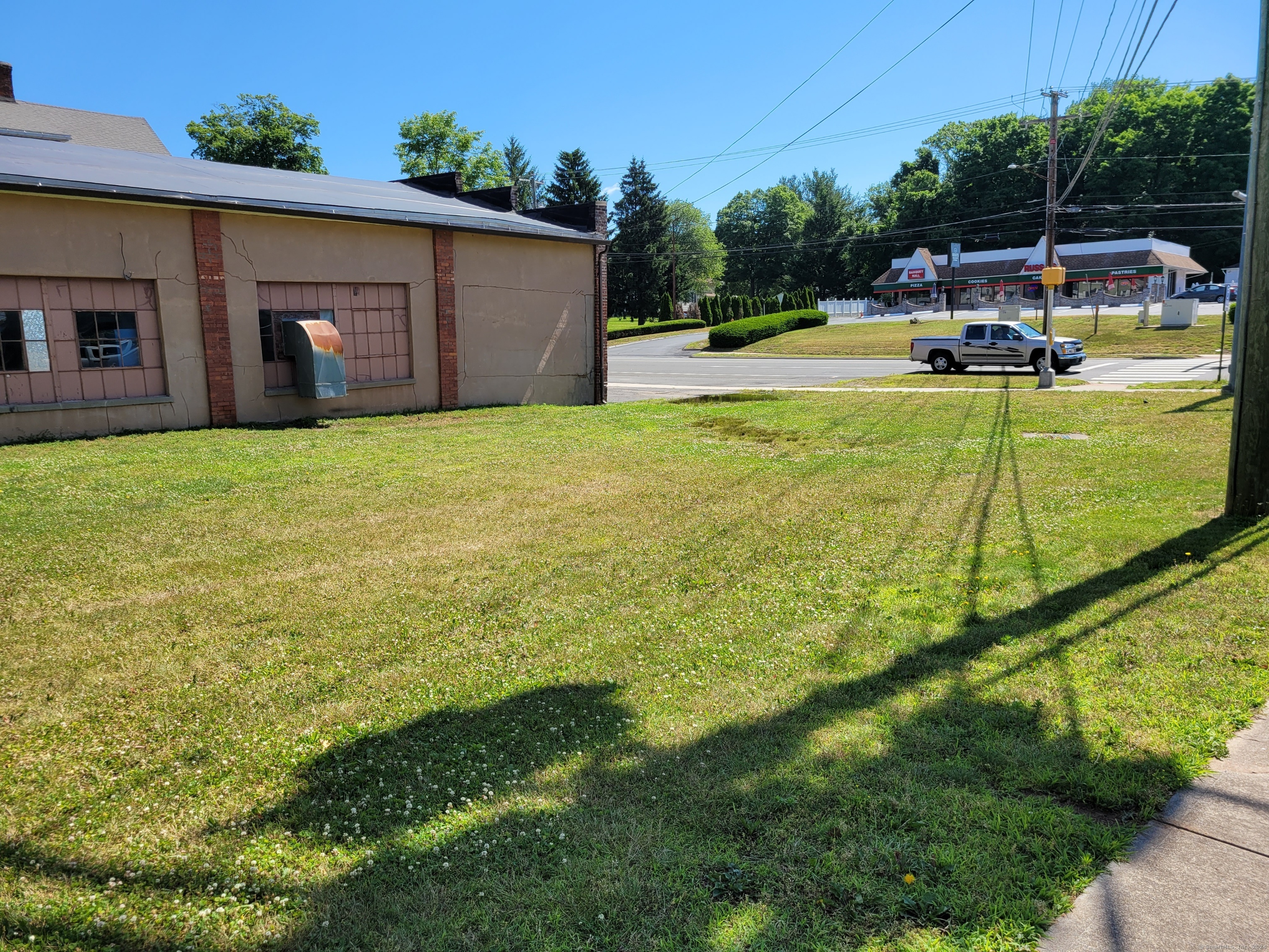 740 Enfield Street Property Photo 22