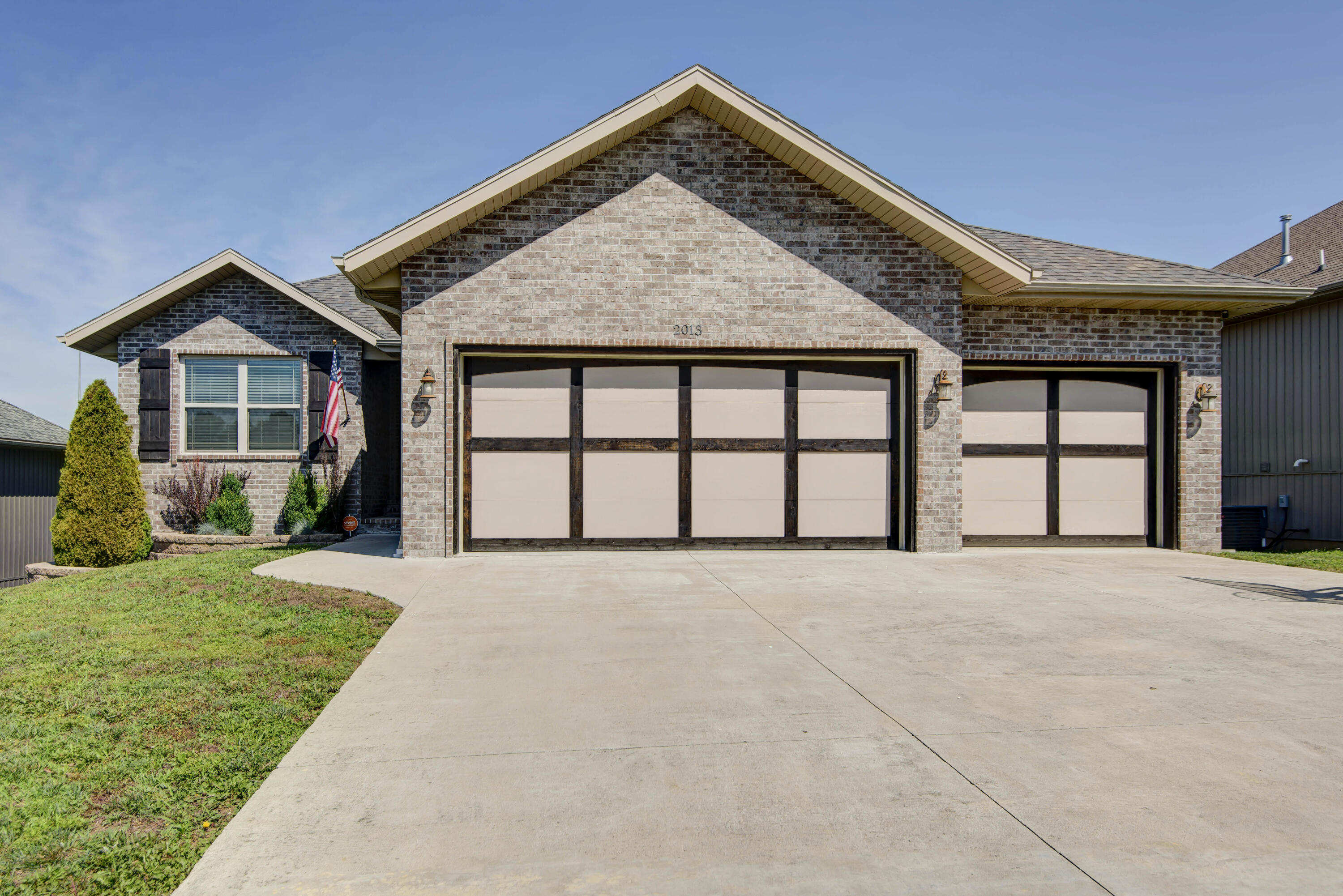 2013 North Bradbury Lane Property Photo 1