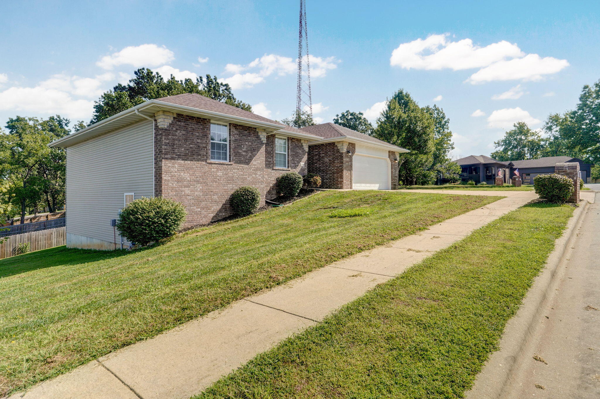 1109 West Chase Court Property Photo 1