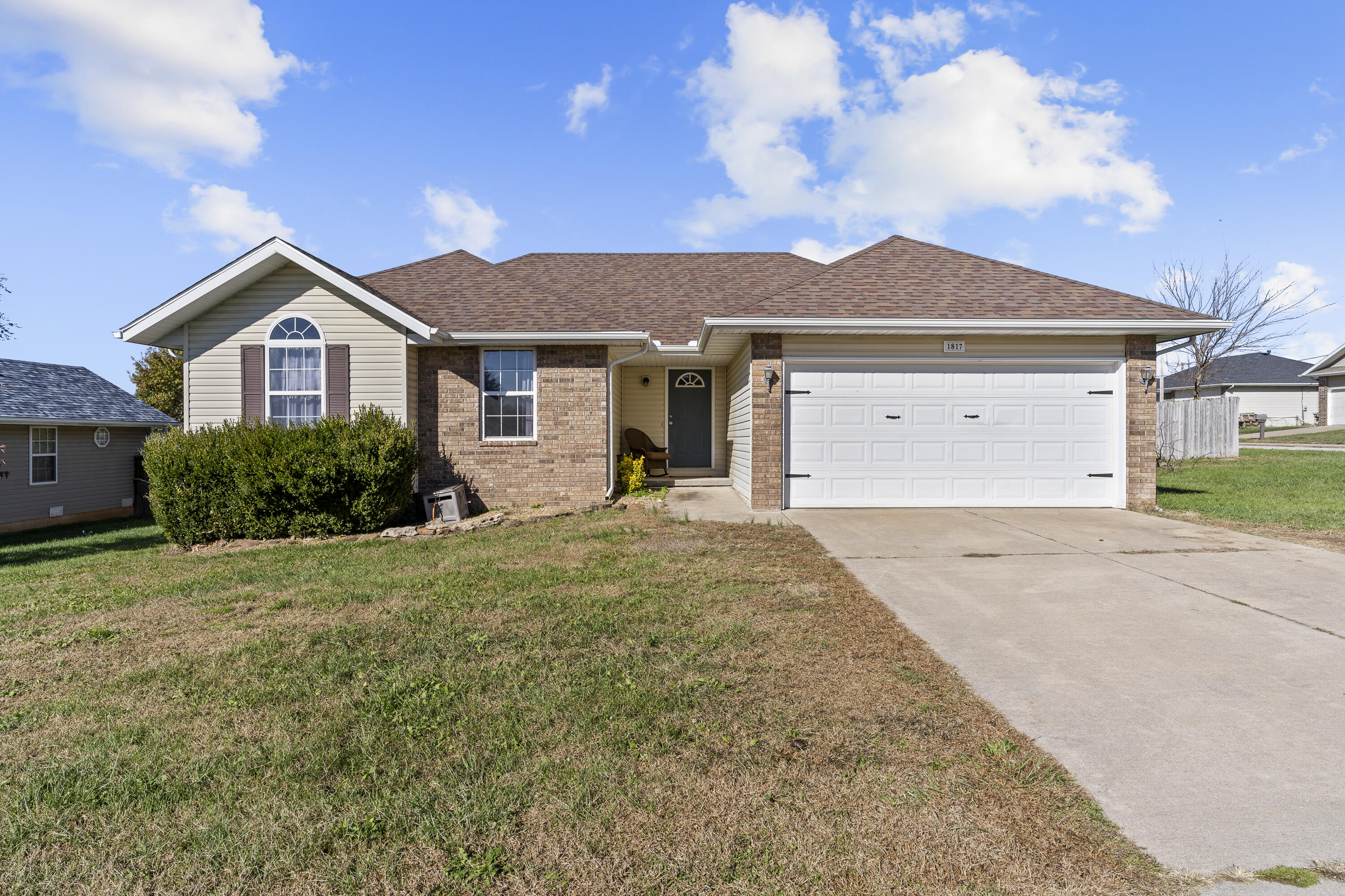 1817 East Belle Street Property Photo 1