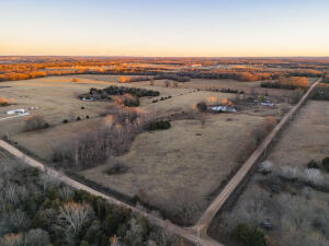 8465 South 2351st Road Property Photo