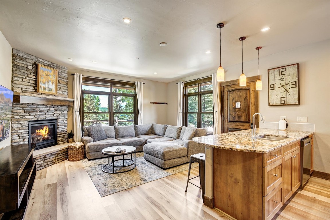 Boulevard Bend Real Estate Listings Main Image