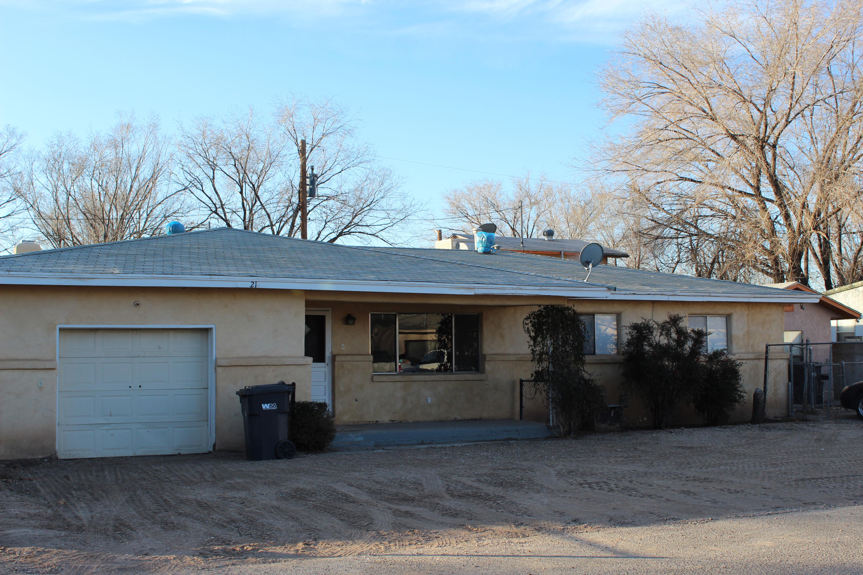 1907 Isleta Sw Boulevard Property Photo