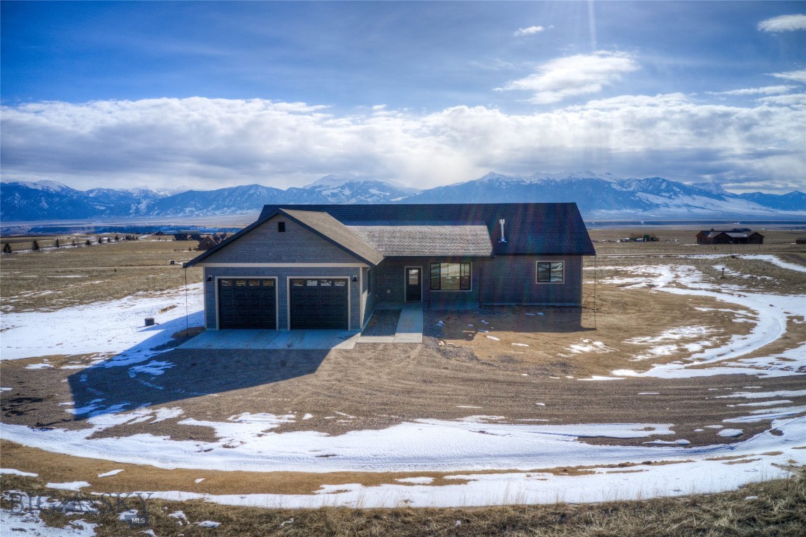 4 Montana Way Property Photo 1